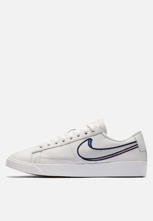 Nike -  Nike Blazer Low LX - Summit White / Oracle Pink