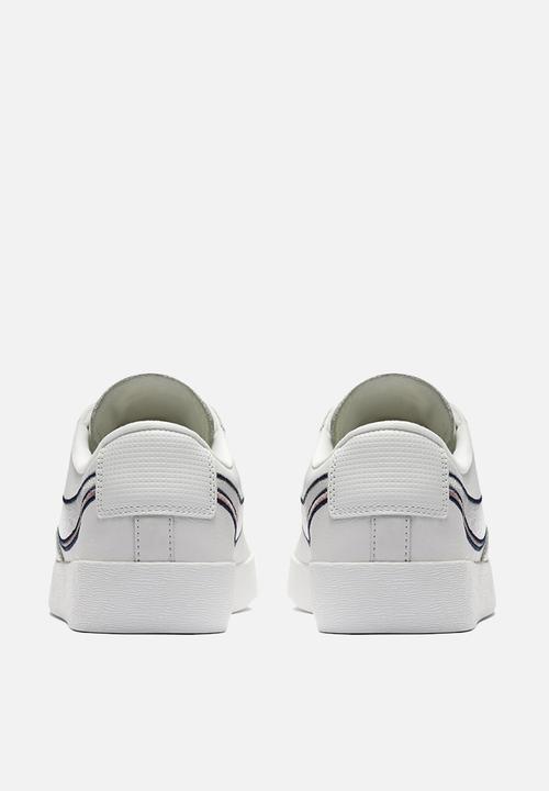 Nike -  Nike Blazer Low LX - Summit White / Oracle Pink