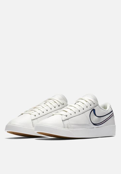 Nike -  Nike Blazer Low LX - Summit White / Oracle Pink