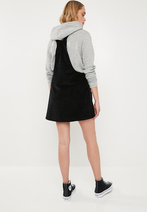Superbalist - Button through corduroy pinafore dress - black