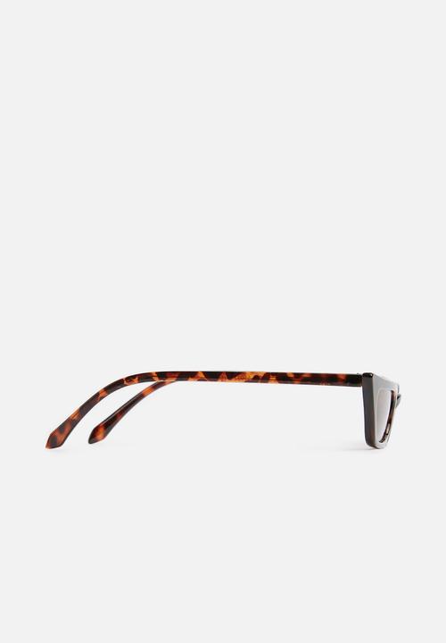 Superbalist - Tortoise shell small catesye sunglasses - brown