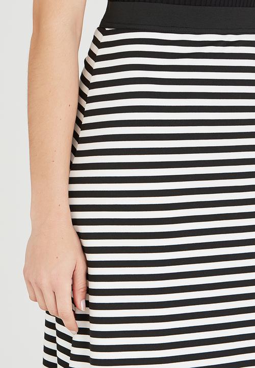 STYLE REPUBLIC - Basic Maxi Skirt Black and White
