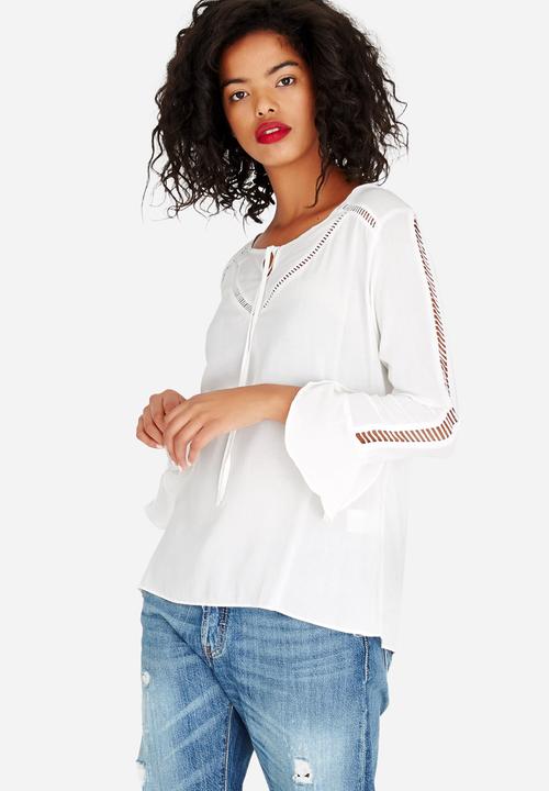 Revenge - Flutter Sleeve Top Cream
