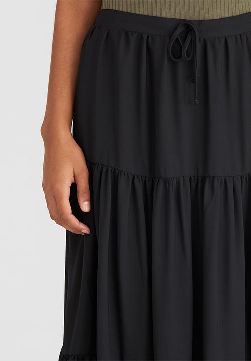 c(inch) - Tiered Maxi Skirt Black
