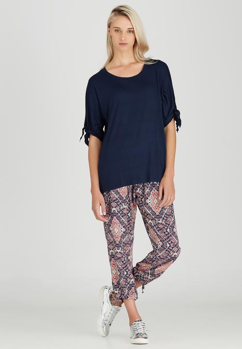 Slick - Olivia T-shirt with Sleeve Detail Navy