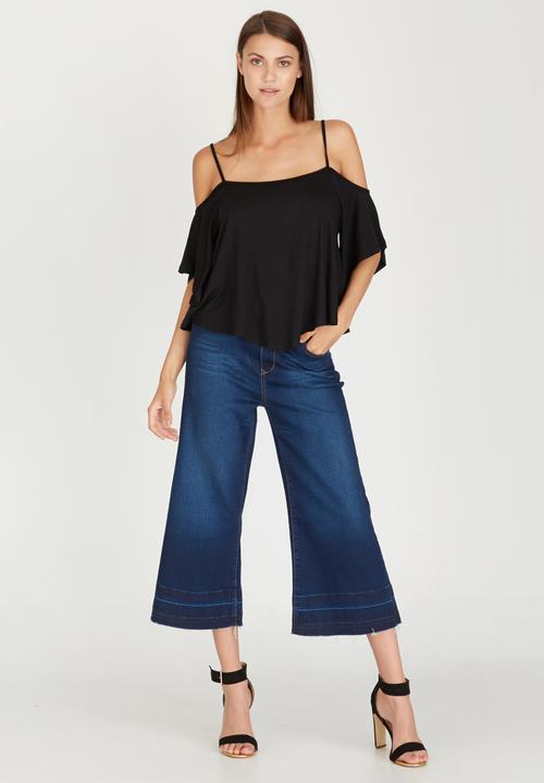 c(inch) - Cold Shoulder T-shirt Black