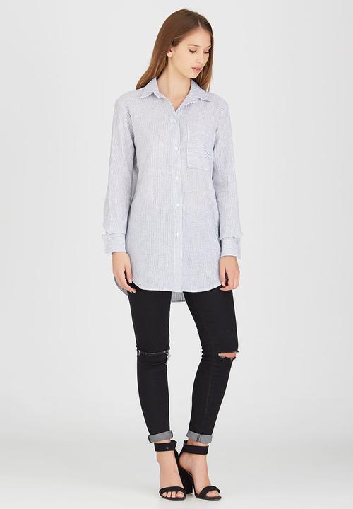 STYLE REPUBLIC - Longer Length Shirt Blue and White