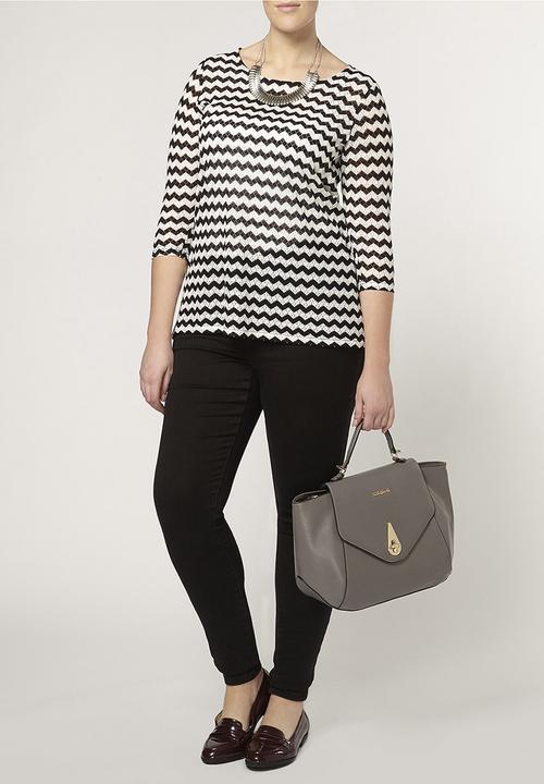 EVANS - Zig-zag Knitted Top Black and White