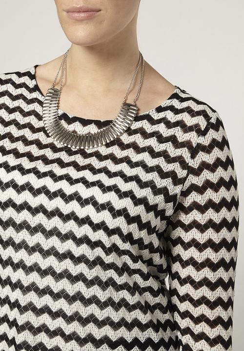EVANS - Zig-zag Knitted Top Black and White