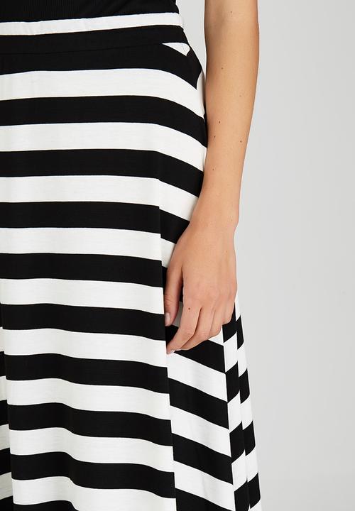 edit - Maxi Fit and Flare Skirt Black and White