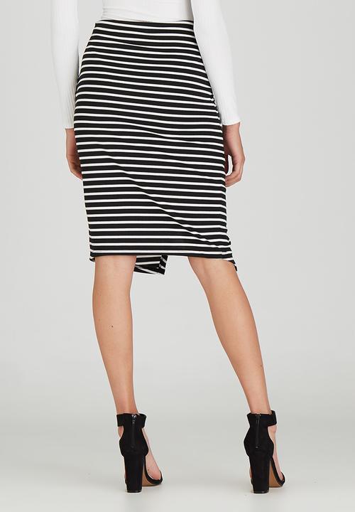 c(inch) - Asymmetrical Midi Skirt Black and White