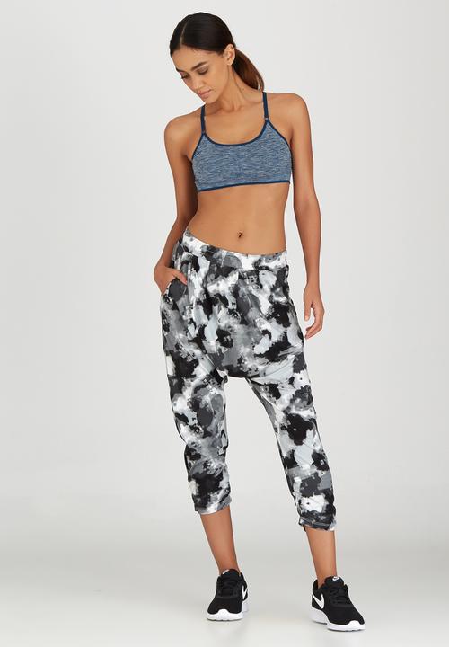 ONLY Play - Lucile Thin Strap Seamless Sports Bra Navy