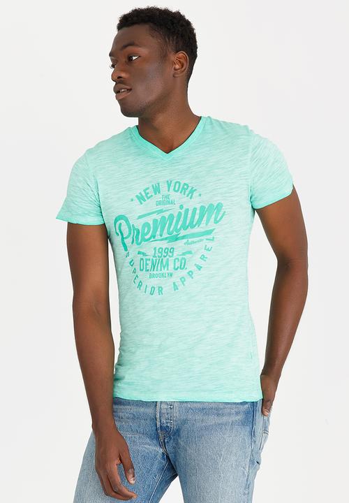 STYLE REPUBLIC - Print Wash College Tee V-neck Green