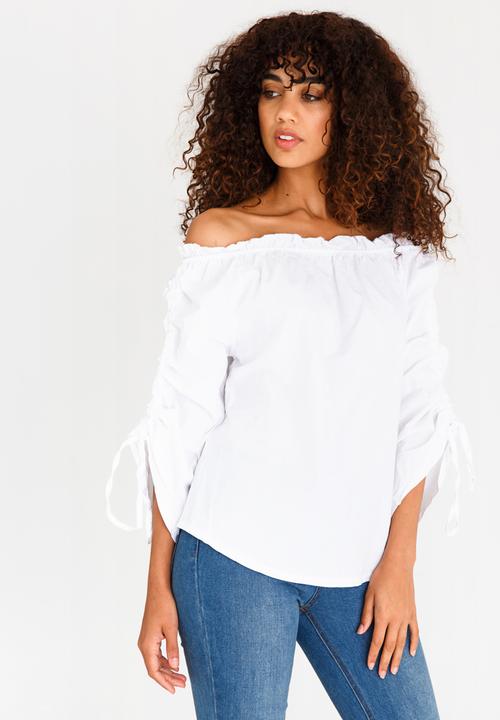 Revenge - Off shoulder Top White