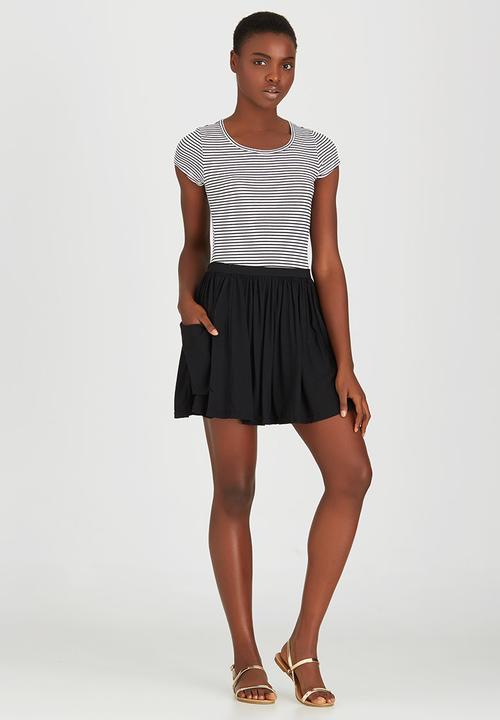 c(inch) - Boho Volume Mini Skirt Black