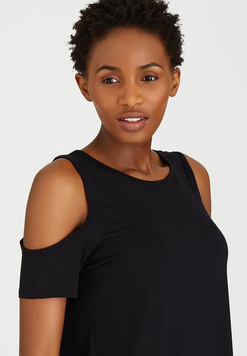 c(inch) - Cold Shoulder T-Shirt Black