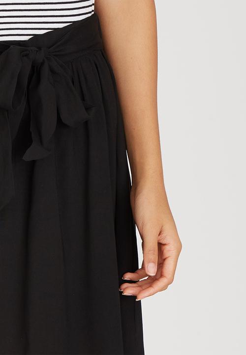 c(inch) - Flare Mini Skirt Black