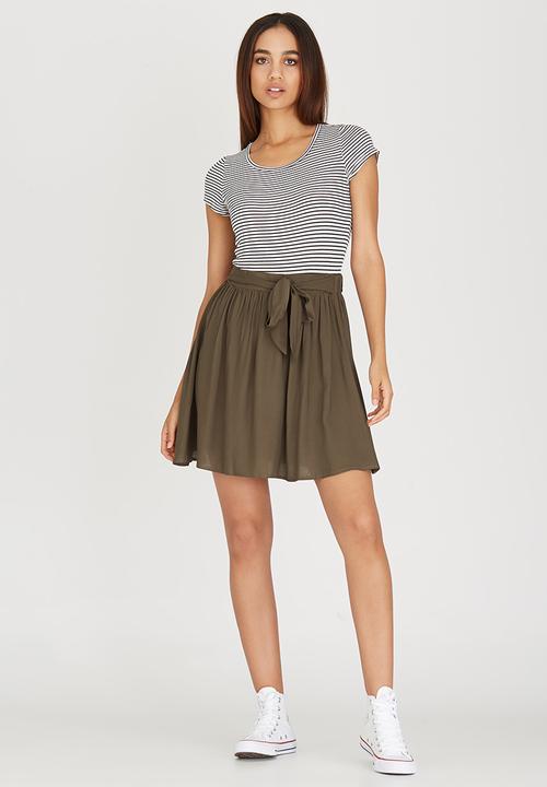 c(inch) - Flare Mini Skirt Dark Green
