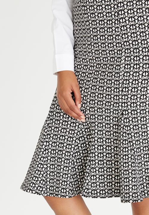edit - Pencil Skirt Black and White