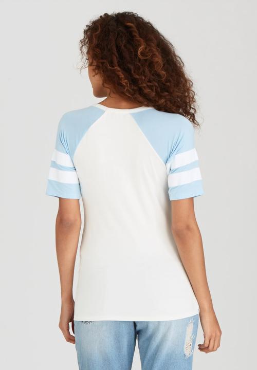 BoohooDNU - Petite V Neck Short Sleeved Baseball T-Shirt Blue
