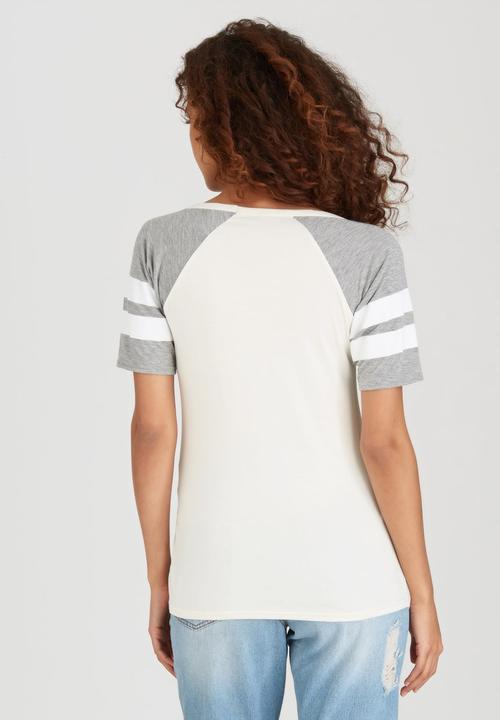 BoohooDNU - Petite V Neck Short Sleeved Baseball T-Shirt Grey