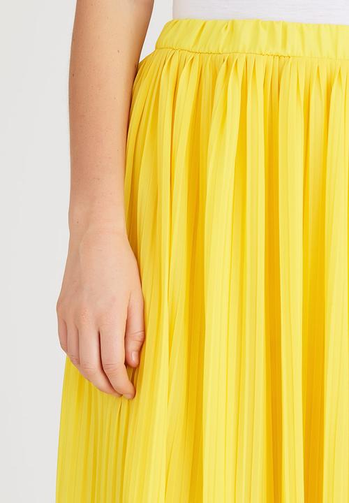 STYLE REPUBLIC - Volume Pleated Maxi Skirt Yellow