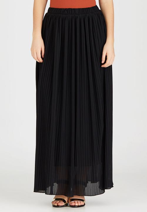 STYLE REPUBLIC - Volume Pleated Maxi Skirt Black