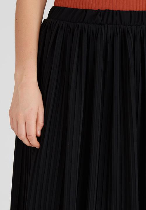 STYLE REPUBLIC - Volume Pleated Maxi Skirt Black