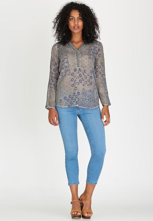 G Couture - Printed Top with Crochet Inset Pale Grey