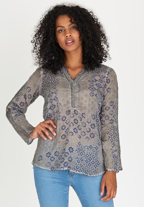 G Couture - Printed Top with Crochet Inset Pale Grey