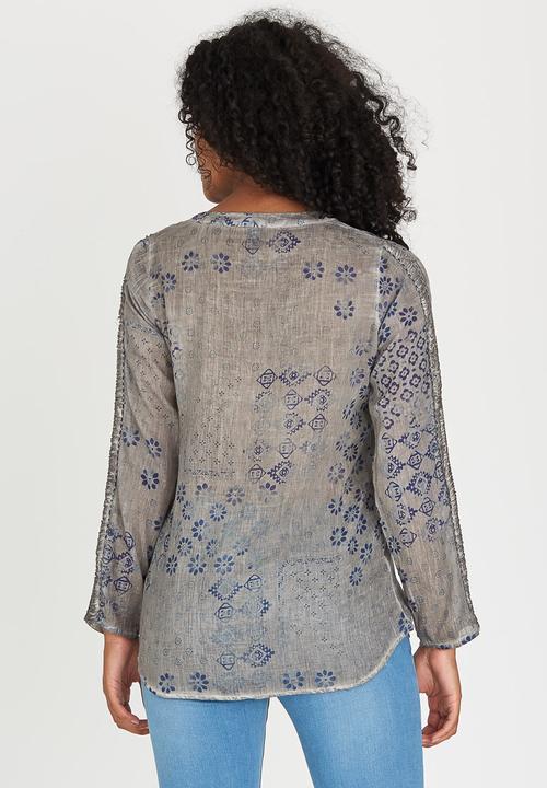 G Couture - Printed Top with Crochet Inset Pale Grey