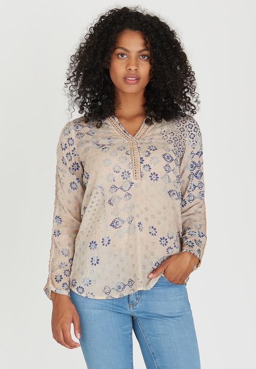 G Couture - Printed Top with Crochet Inset Pale Pink