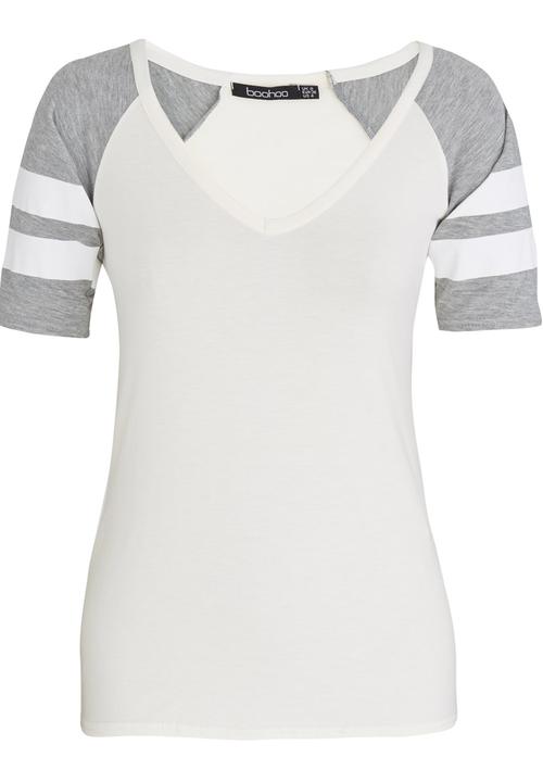 BoohooDNU - Petite V Neck Short Sleeved Baseball T-Shirt Grey
