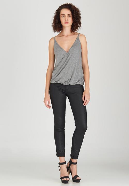 STYLE REPUBLIC - Cross Over Drape Cami Grey