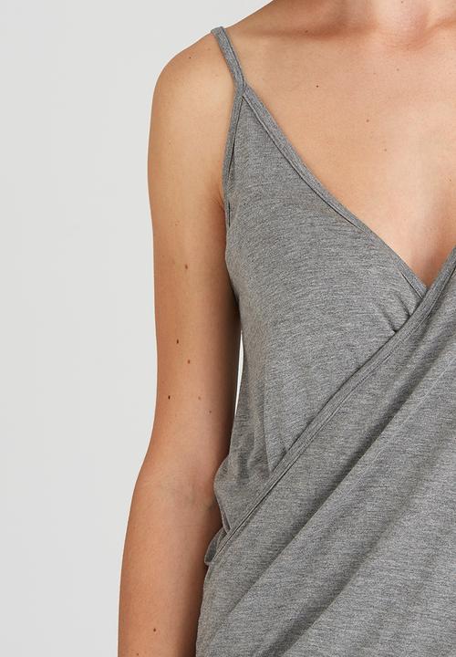 STYLE REPUBLIC - Cross Over Drape Cami Grey