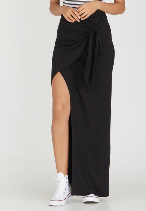 c(inch) - Asymmetrical Wrap Skirt Black