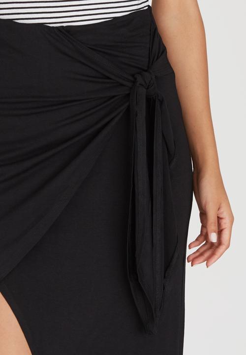 c(inch) - Asymmetrical Wrap Skirt Black