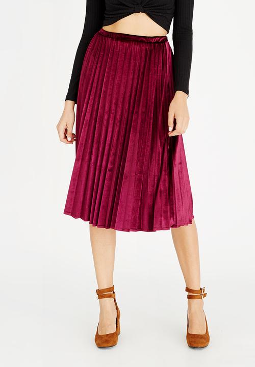 STYLE REPUBLIC - Pleated Velvet Skirt Dark Red