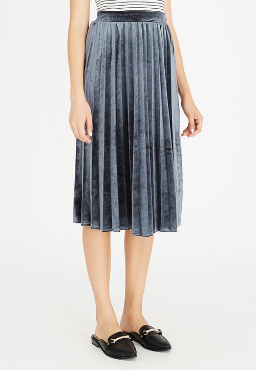 STYLE REPUBLIC - Pleated Velvet Skirt Grey