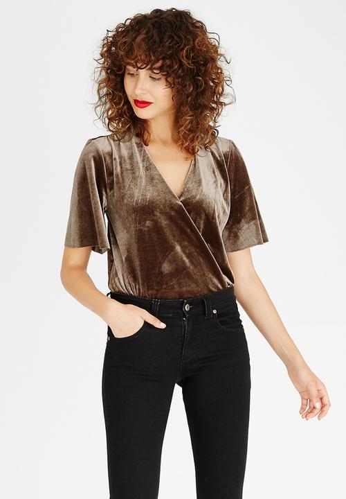 STYLE REPUBLIC - Velvet Wrap Bodysuit Brown