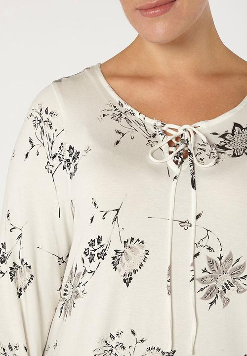 EVANS - All-over Print Blouse Black and White