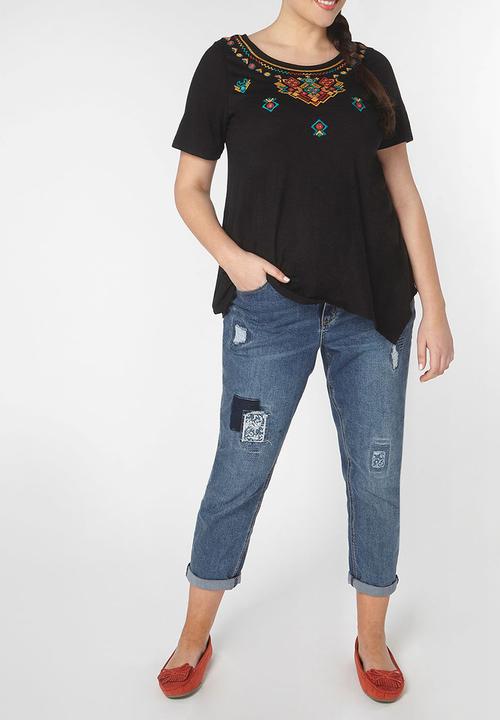 EVANS - Embroidery Detail Tee Black
