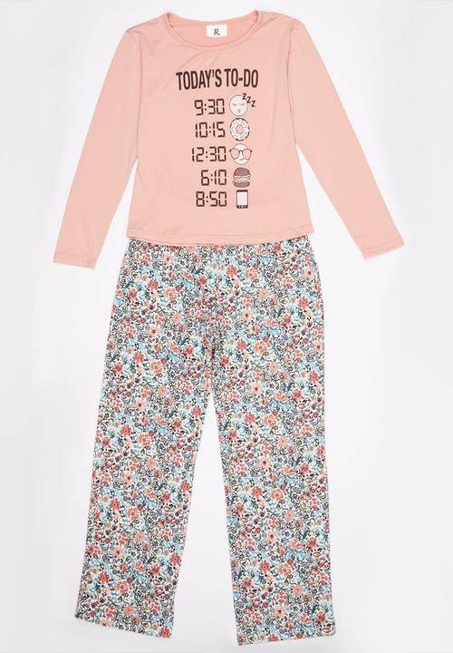 Rebel Republic - Things to do Pyjama Set Peach
