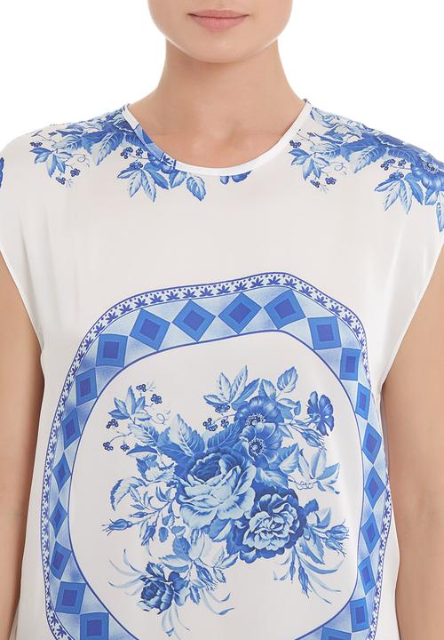 Cheryl Arthur - Blue sleeveless tunic with Delft print