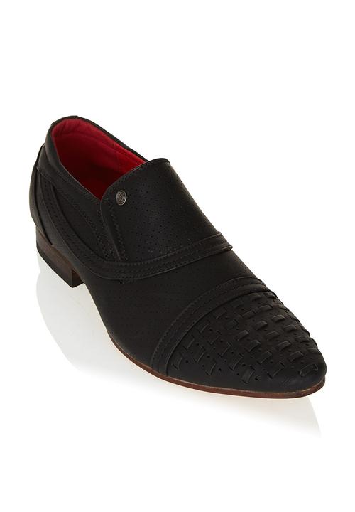 shoes with toe caps
