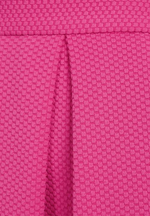 London Hub - Textured Skirt with Pleats Dark Pink