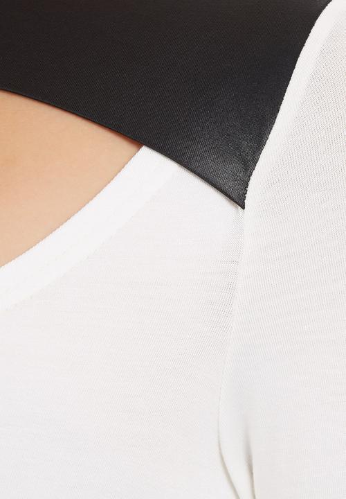 c(inch) - Leather-look Inset T-shirt Milk