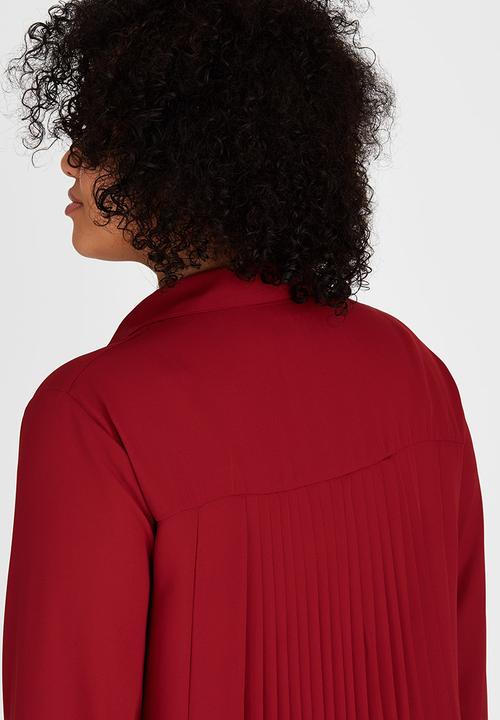 STYLE REPUBLIC PLUS - Pleated Back Shirt Dark Red