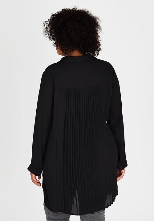 STYLE REPUBLIC PLUS - Pleated Back Shirt Black