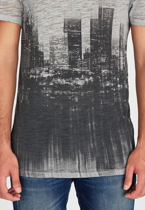GUESS - Short Sleeve Myer Long City Blur Crew Grey